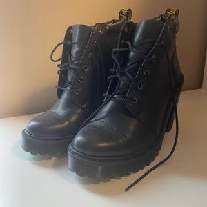 Dr. Martens Averil Size 7